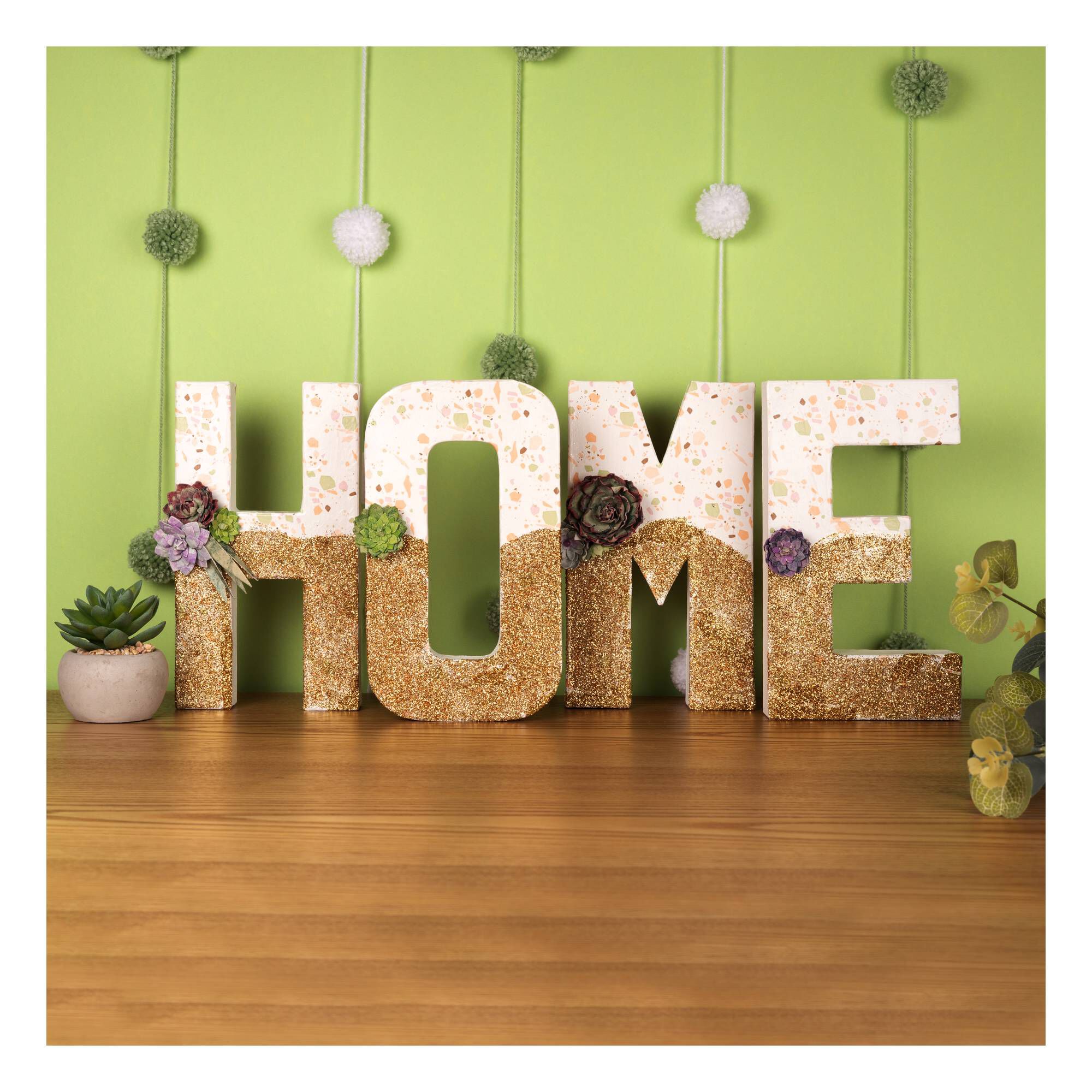Mache Letter V 20cm 2 Mache Letter V 20cm