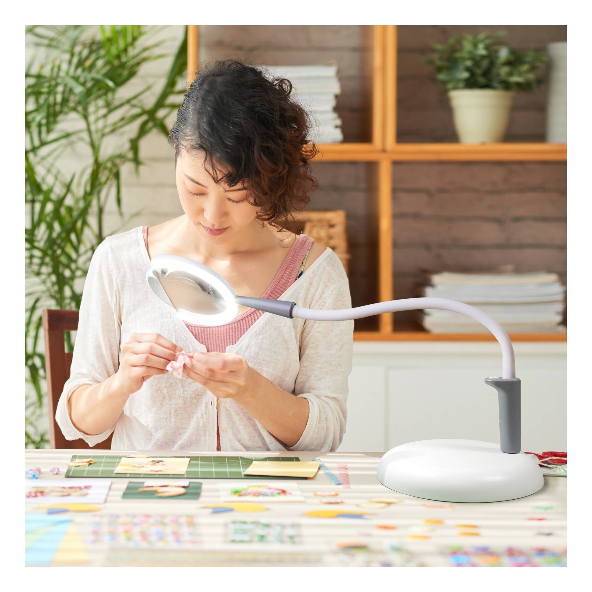 Daylight Company Magnificent Pro Magnifier and Lamp 5 Daylight Company Magnificent Pro Magnifier and Lamp