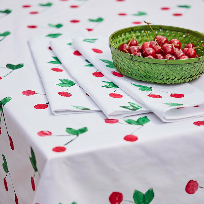 How to Make a Cherry Printed Tablecloth 1 How to Make a Cherry Printed Tablecloth