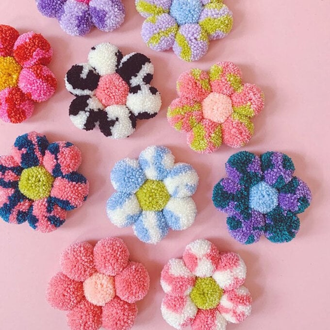 How to Make a Pom Pom Flower Wall Hanging 1 How to Make a Pom Pom Flower Wall Hanging
