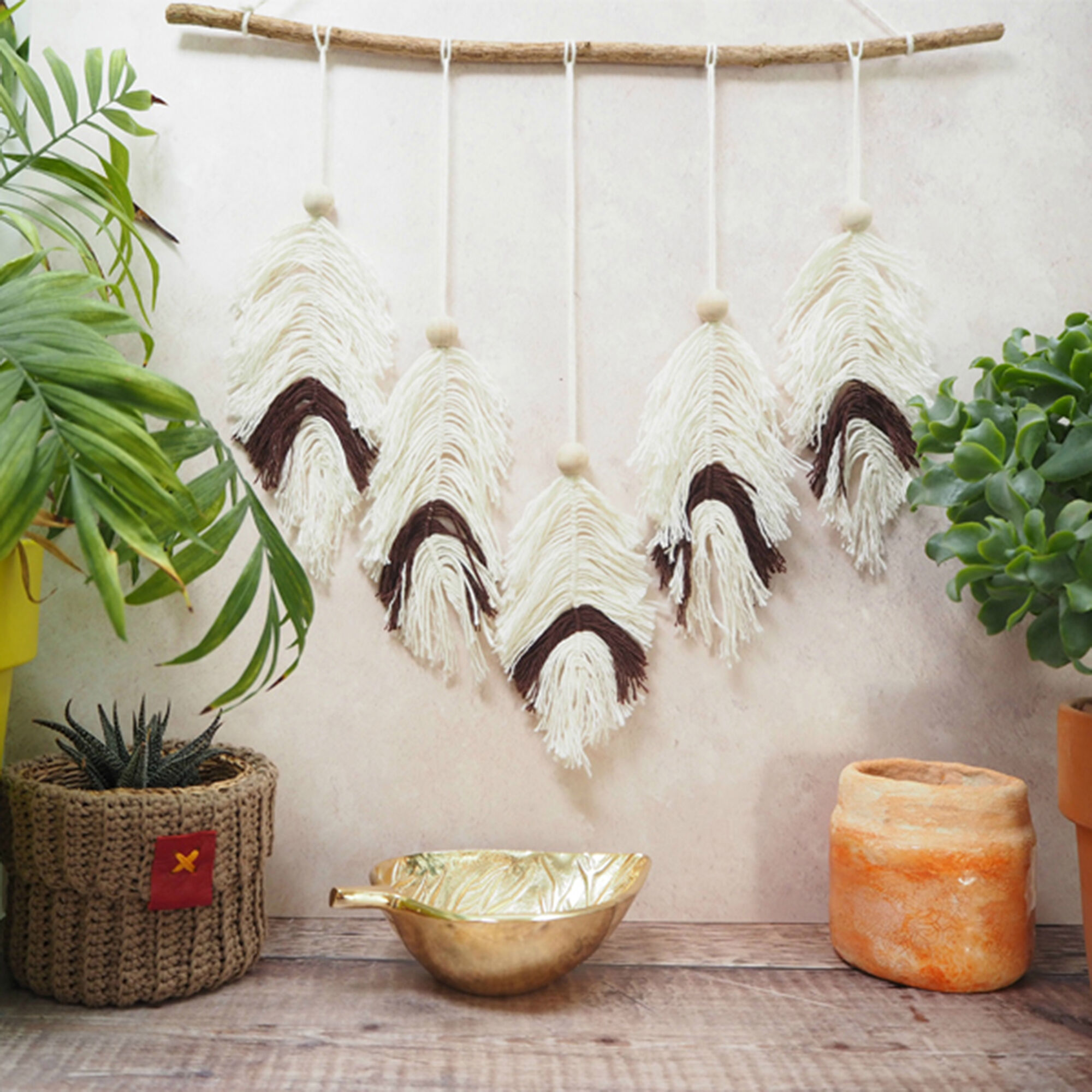 How to Make a Macramé Feather Wall Hanging 1 How to Make a Macramé Feather Wall Hanging