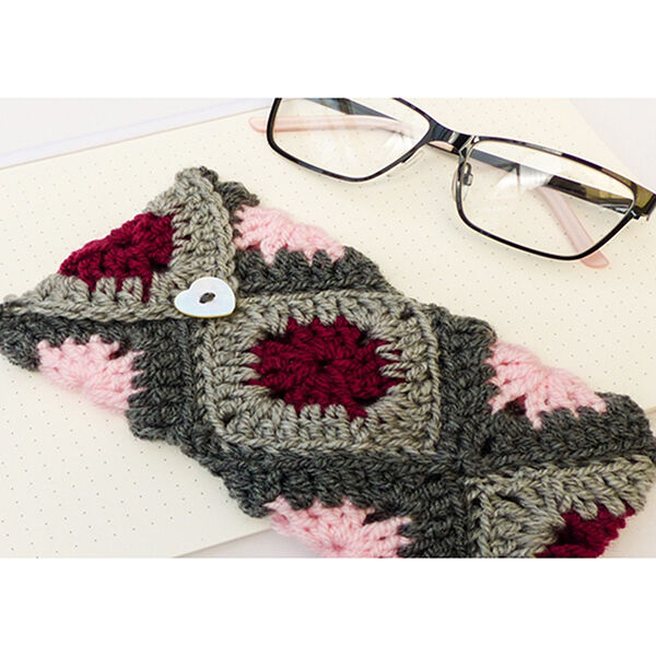 How to Crochet a Granny Square Glasses Case 1 How to Crochet a Granny Square Glasses Case